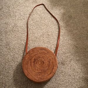 Round raffia purse